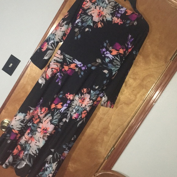 22/24W Floral Deep V-Neck Midi Length Wrap Dress - Picture 12 of 16